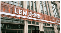 <strong>更获得**粉饰拆修办事企业一级天分**</strong>